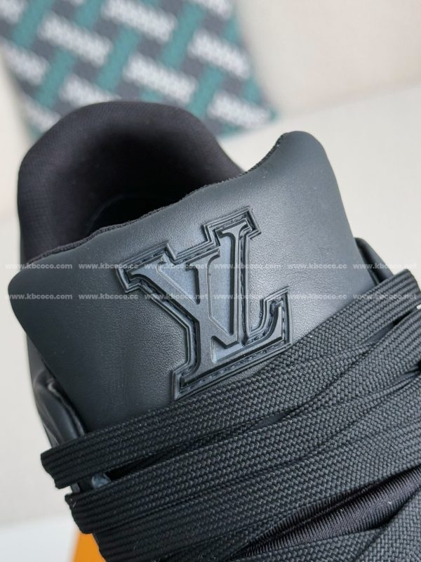 「#4011」LOUIS VUITTON TRAINER SNEAKERS - Image 10