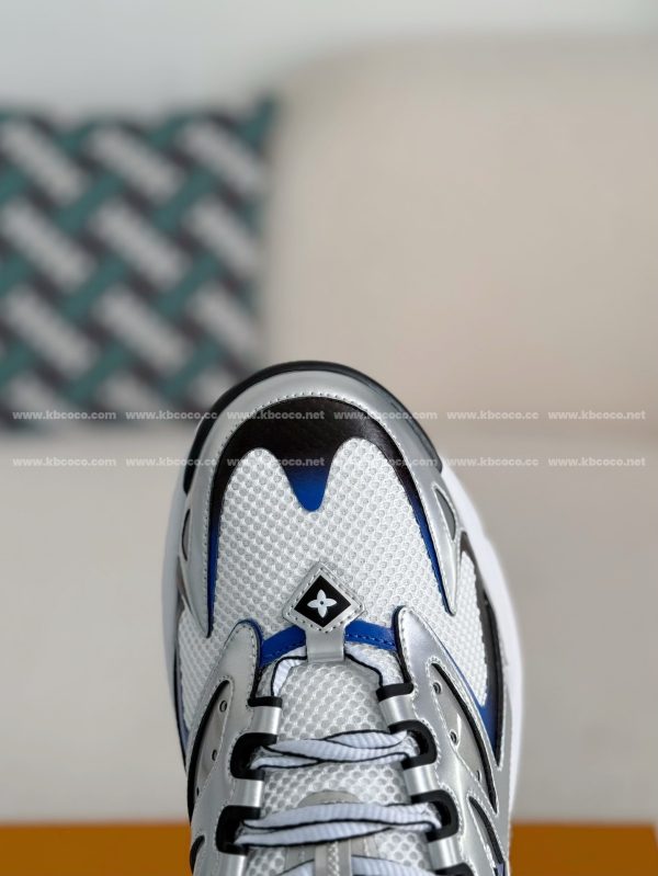 「#4188」LOUIS VUITTON RUNNER SNEAKERS - Image 10