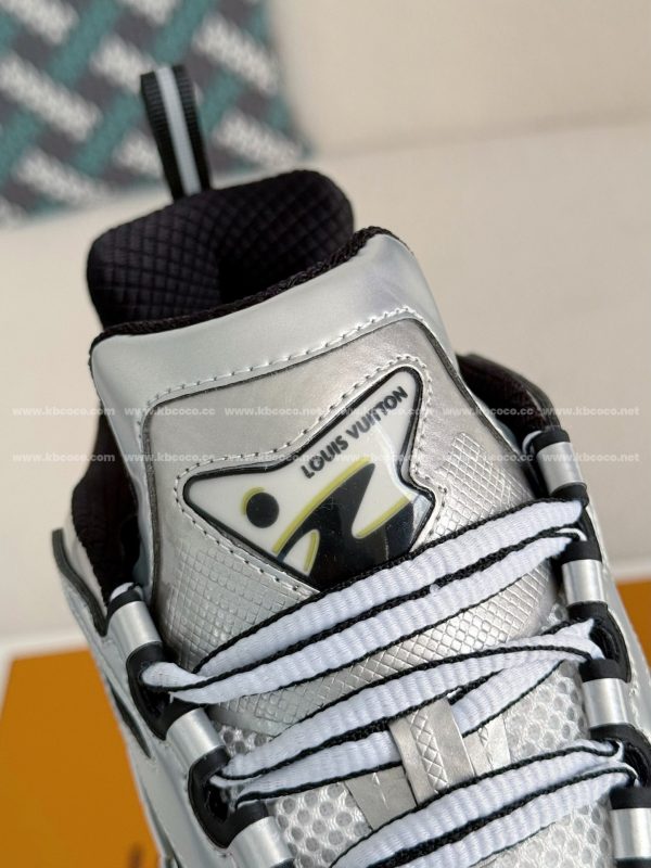 「#4189」LOUIS VUITTON RUNNER SNEAKERS - Image 10