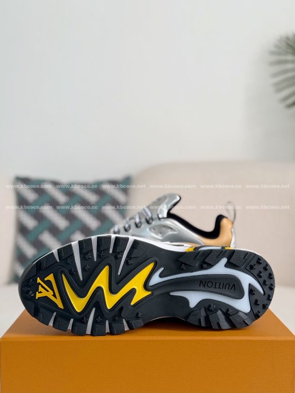 「#4189」LOUIS VUITTON RUNNER SNEAKERS - Image 5