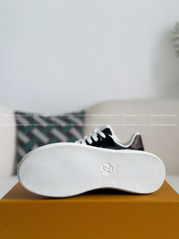 「#4302」Louis Vuitton Leather dark concave printed board shoes - Image 5