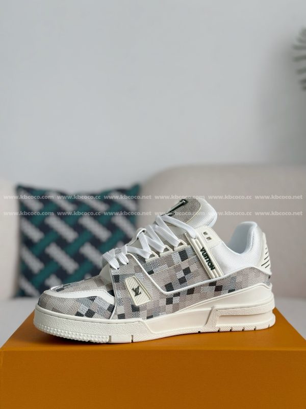 「#4427」LOUIS VUITTON TRAINER SNEAKERS - Image 4
