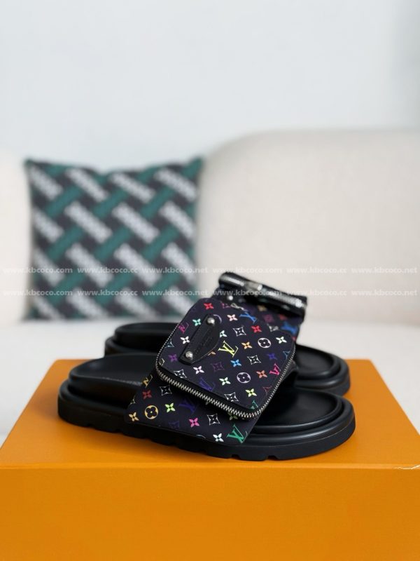 「#4558」LOUIS VUITTON x MURAKAMI Leather Flip Flops