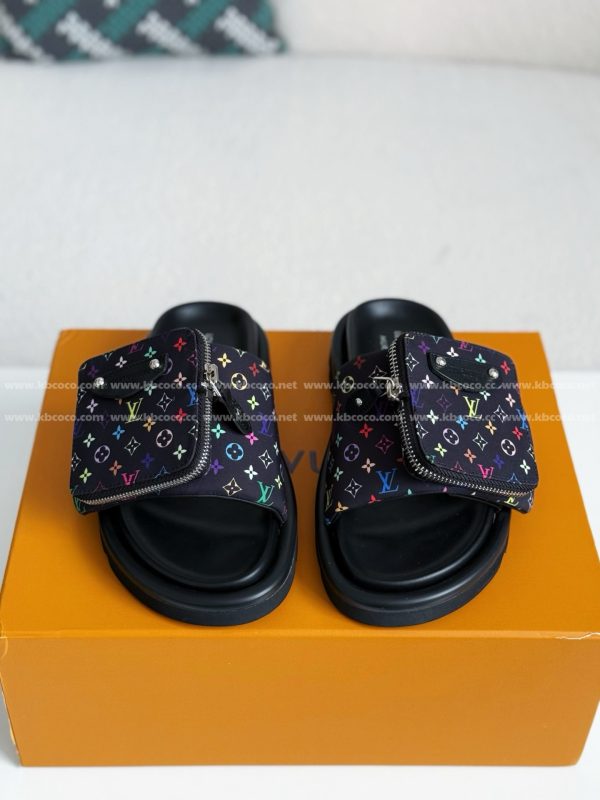 「#4558」LOUIS VUITTON x MURAKAMI Leather Flip Flops - Image 3