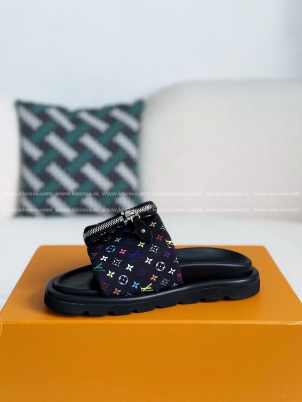 「#4558」LOUIS VUITTON x MURAKAMI Leather Flip Flops - Image 4