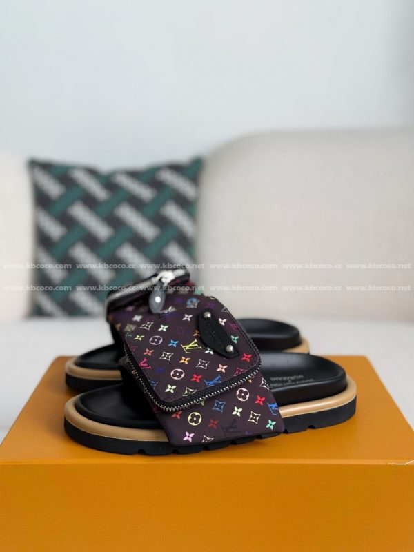 「#4559」LOUIS VUITTON x MURAKAMI Leather Flip Flops - Image 2
