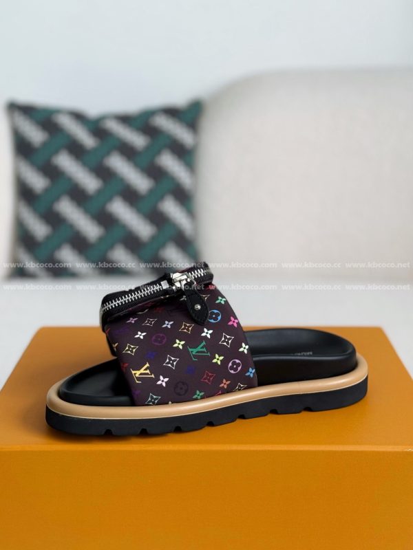 「#4559」LOUIS VUITTON x MURAKAMI Leather Flip Flops - Image 4