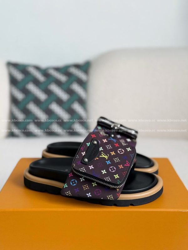 「#4559」LOUIS VUITTON x MURAKAMI Leather Flip Flops
