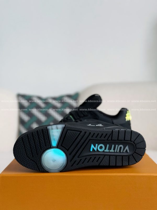 「#4560」LOUIS VUITTON LED TRAINER SNEAKERS - Image 5