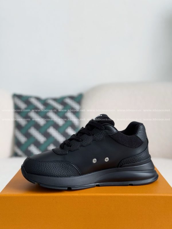 「#4640」LOUIS VUITTON 2025 Autumn And Winter Series Classic Leather Casual Shoes - Image 4