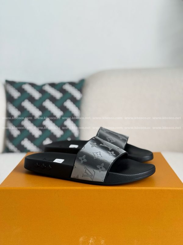 「#5115」LOUIS VUITTON SLIPPERS