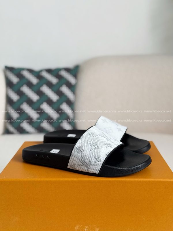 「#5122」LOUIS VUITTON SLIPPERS