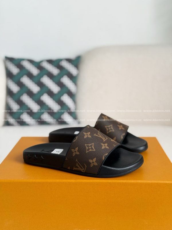 「#5125」LOUIS VUITTON SLIPPERS
